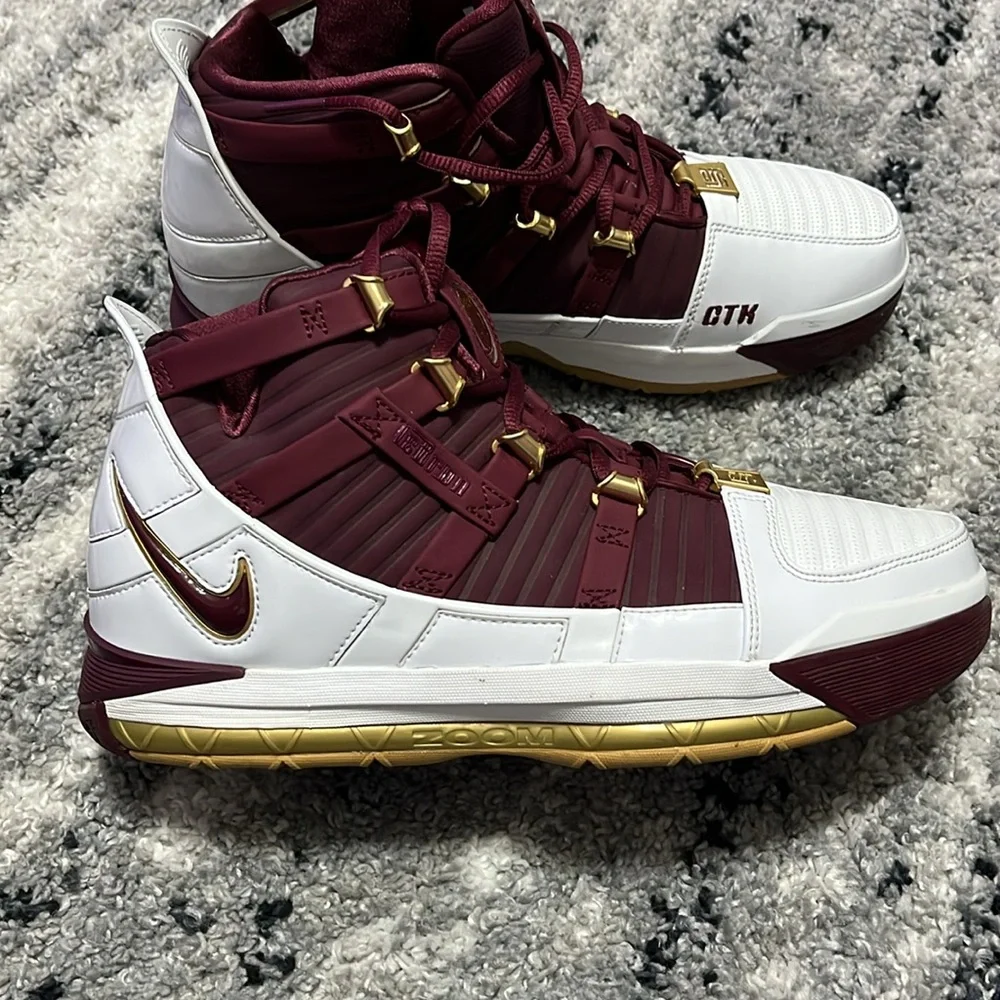 Nike LeBron 3 Christ The King - Picture 5 of 8